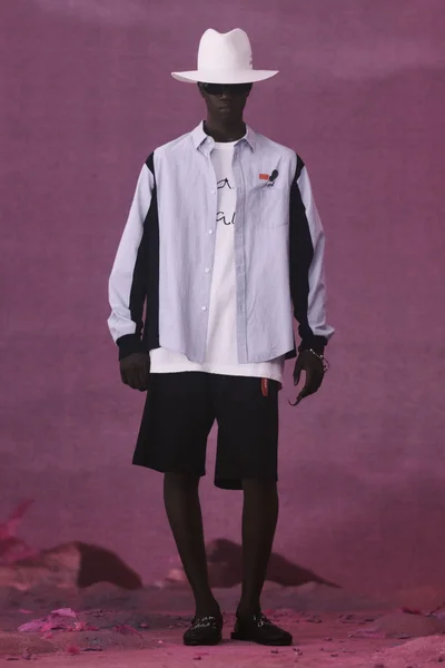 Look 18